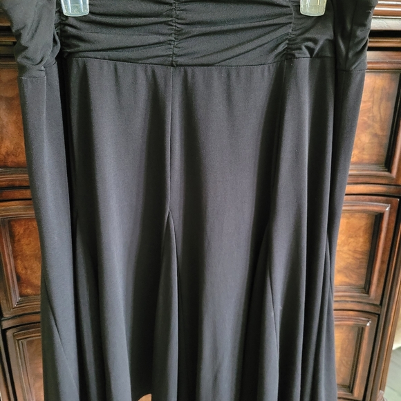 BLACK Skirt - Picture 2 of 6